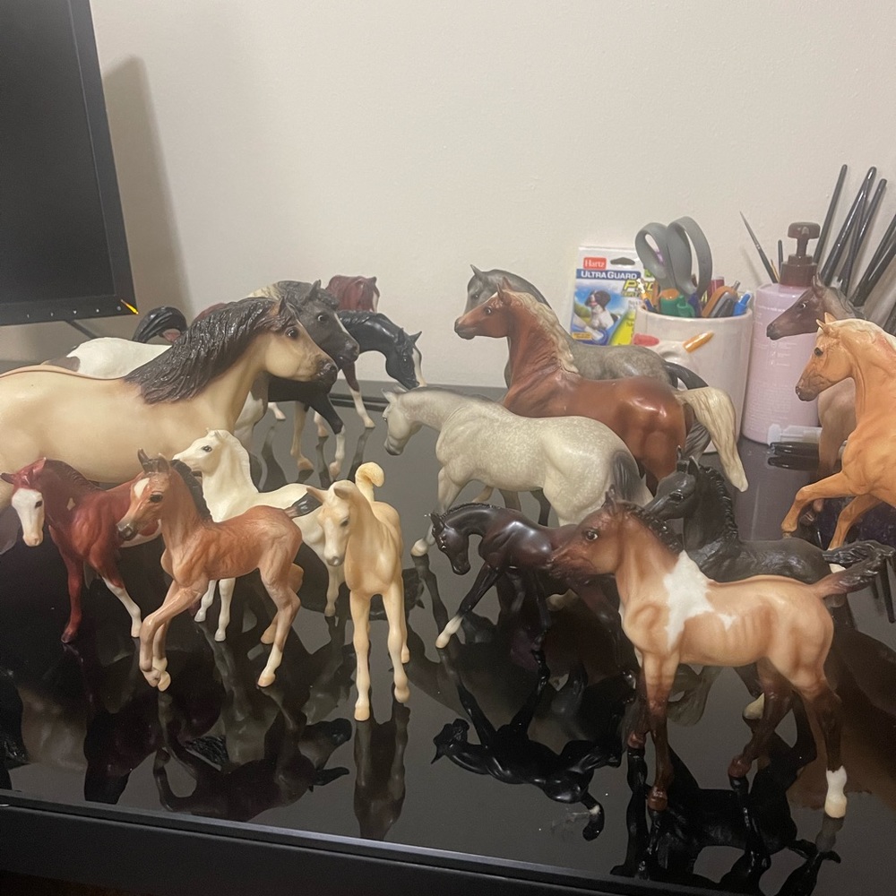 17 Breyer horses